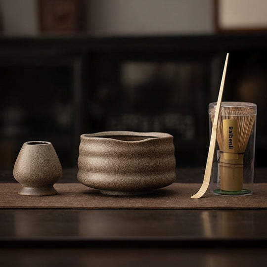 Wave pattern gilding chawan bowl with gold accent glaze and wave relief